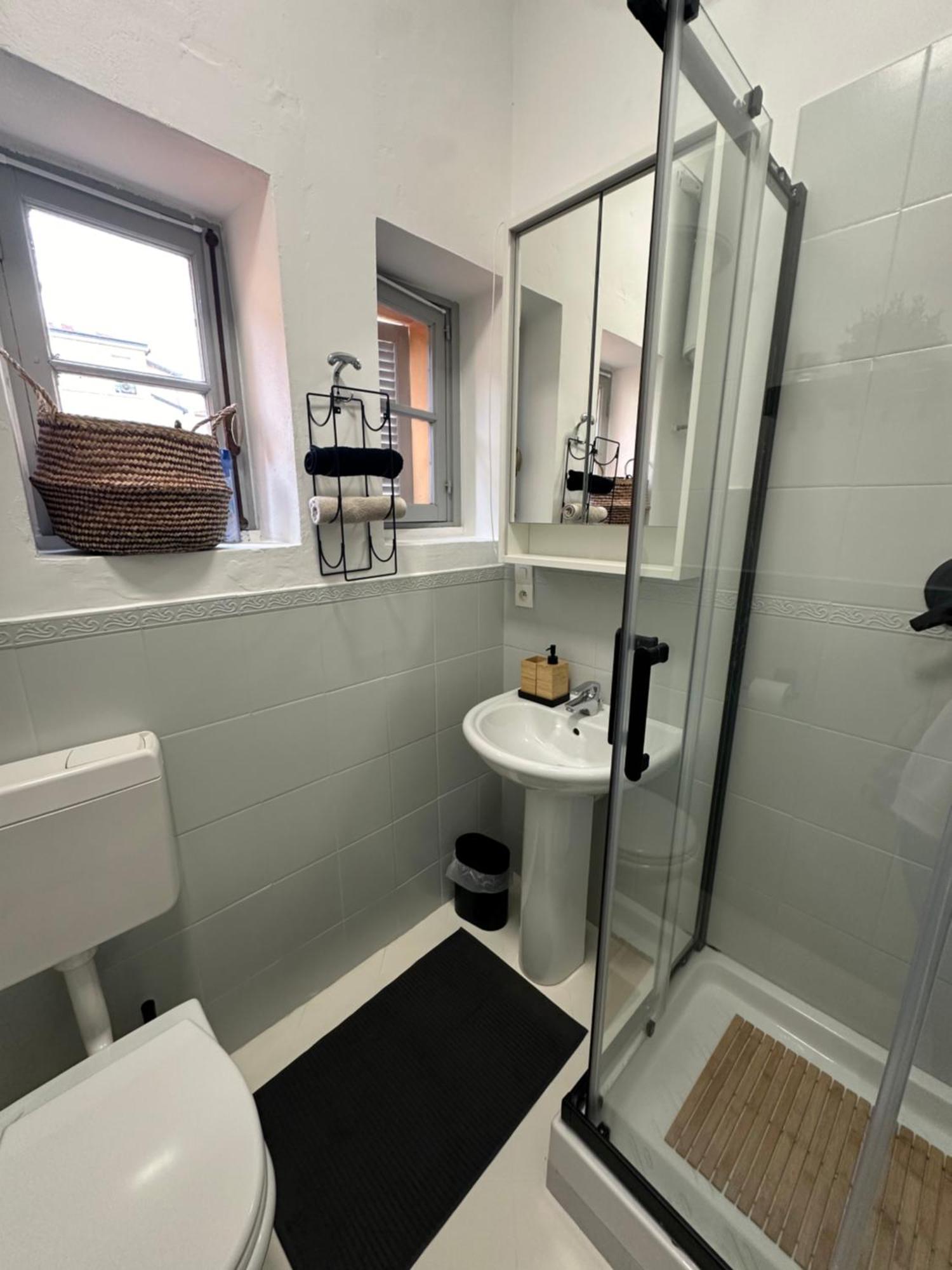 Villarey Home - Central Apartment In Menton Bagian luar foto